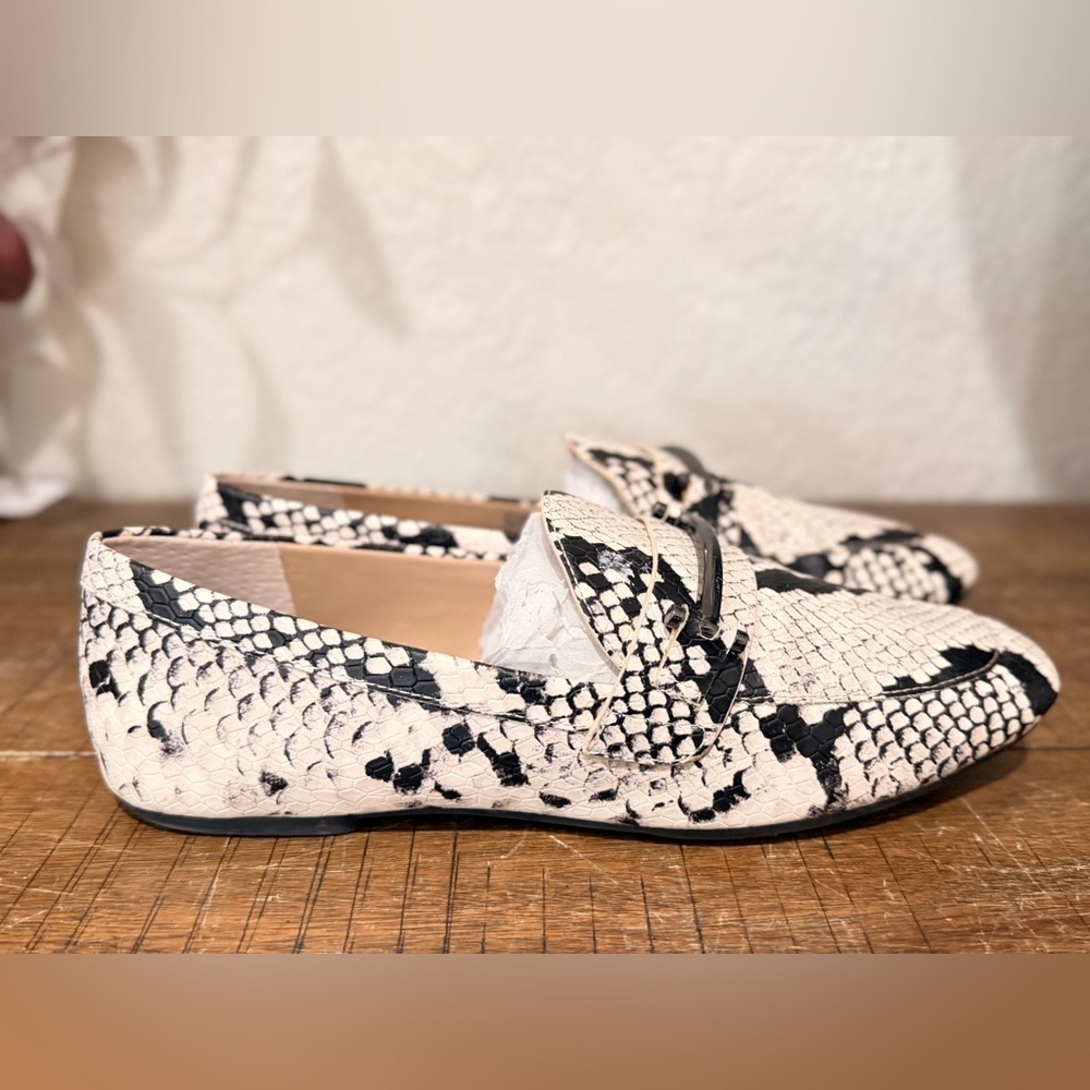 Enzo Angiolini Women's
Snakeskin Loafers size 7 great condition